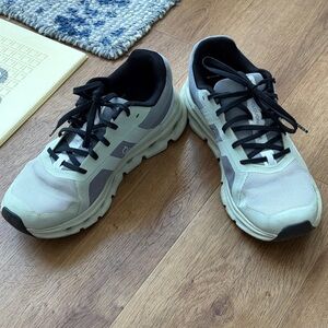 On Running Women’s Green and Black Athletic Shoes- Size 9